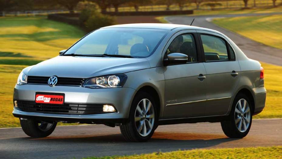 O Voyage acompanha as mudanças estéticas feitas na frente, mas também sofreu alterações na parte de trás | <a href="https://beta-develop.quatrorodas.abril.com.br/carros/lancamentos/volkswagen-gol-voyage-2013-693246.shtml" target="_blank" rel="migration">Leia mais</a>