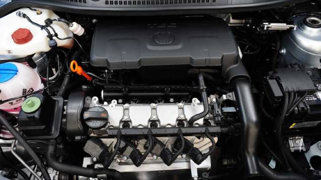 Novidade também debaixo do capô: o motor 1.0 TEC ganhou mudanças como novo coletor, central eletrônica mais rápida e novos bicos injetores; as alterações teriam reduzido o consumo de combustível em até 4%, segundo a VW | <a href="https://quatrorodas.abril.c" rel="migration"></a> Novidade também debaixo do capô: o motor 1.0 TEC ganhou mudanças como novo coletor, central eletrônica mais rápida e novos bicos injetores; as alterações teriam reduzido o consumo de combustível em até 4%, segundo a VW | <a href="https://quatrorodas.abril.c" rel="migration"></a>