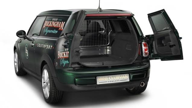 Porta-malas tem dupla abertura | <a href="https://beta-develop.quatrorodas.abril.com.br/saloes/genebra/2012/mini-clubvan-678510.shtml" rel="migration">Leia mais</a> Porta-malas tem dupla abertura | <a href="https://beta-develop.quatrorodas.abril.com.br/saloes/genebra/2012/mini-clubvan-678510.shtml" rel="migration">Leia mais</a>