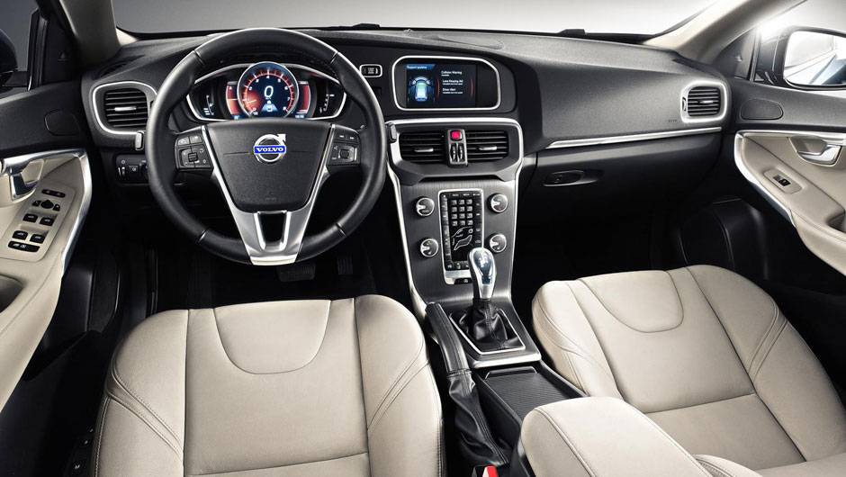 Funcional, o belo interior prima pela f&aacute;cil visualiza&ccedil;&atilde;o dos instrumentos | <a href="https://beta-develop.quatrorodas.abril.com.br/saloes/genebra/2012/volvo-v40-678685.shtml" rel="migration">Leia mais</a>