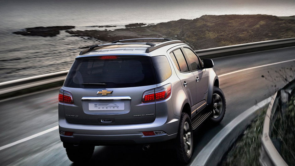 SUV foi projetada por designers brasileiros | <a href="https://beta-develop.quatrorodas.abril.com.br/salao-do-automovel/2012/carros/s10-grand-blazer-704027.shtml" rel="migration">Leia mais</a>