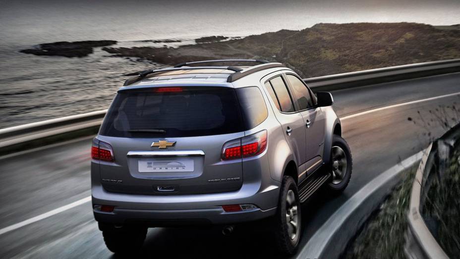 SUV foi projetada por designers brasileiros | <a href="https://beta-develop.quatrorodas.abril.com.br/salao-do-automovel/2012/carros/s10-grand-blazer-704027.shtml" rel="migration">Leia mais</a>