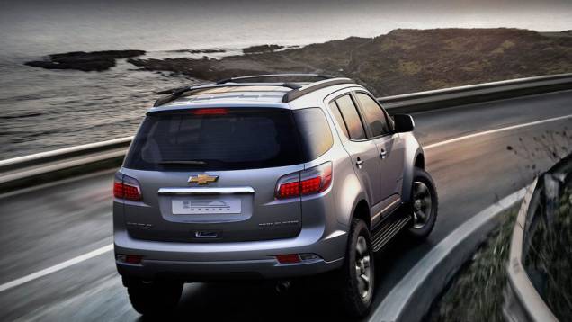 SUV foi projetada por designers brasileiros | <a href="https://beta-develop.quatrorodas.abril.com.br/salao-do-automovel/2012/carros/s10-grand-blazer-704027.shtml" rel="migration">Leia mais</a> SUV foi projetada por designers brasileiros | <a href="https://beta-develop.quatrorodas.abril.com.br/salao-do-automovel/2012/carros/s10-grand-blazer-704027.shtml" rel="migration">Leia mais</a>