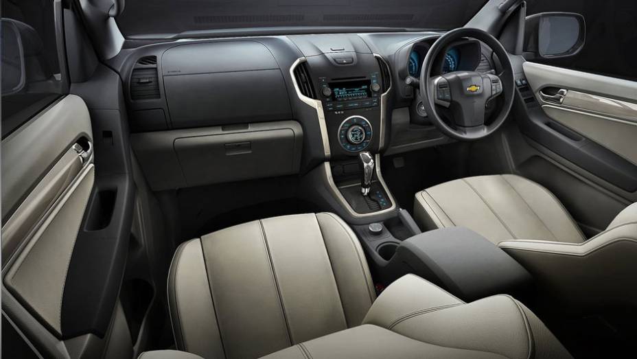 Ser&atilde;o duas vers&otilde;es de acabamento, batizadas com as j&aacute; conhecidas nomenclaturas LT e LTZ | <a href="https://beta-develop.quatrorodas.abril.com.br/salao-do-automovel/2012/carros/s10-grand-blazer-704027.shtml" rel="migration">Leia mais</a>