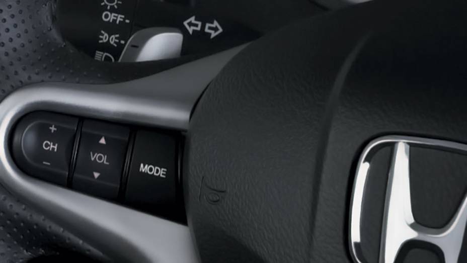 Vers&atilde;o EX autom&aacute;tica ganhou borboletas para troca de marchas atr&aacute;s do volante | <a href="https://beta-develop.quatrorodas.abril.com.br/carros/lancamentos/honda-fit-2013-680204.shtml" rel="migration">Leia mais</a>