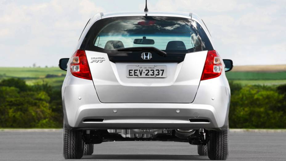 Modelo enxugou versões; Saíram a DX automática e a LXL | <a href="https://beta-develop.quatrorodas.abril.com.br/carros/lancamentos/honda-fit-2013-680204.shtml" rel="migration">Leia mais</a> Modelo enxugou versões; Saíram a DX automática e a LXL | <a href="https://beta-develop.quatrorodas.abril.com.br/carros/lancamentos/honda-fit-2013-680204.shtml" rel="migration">Leia mais</a>