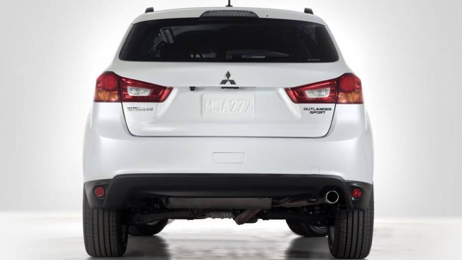 Lanternas traseiras ganharam mudanças também | <a href="https://beta-develop.quatrorodas.abril.com.br/saloes/nova-york/2012/mitsubishi-outlander-sport-681212.shtml" rel="migration">Leia mais</a>