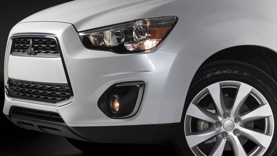 Rodas de 18 polegadas agora equipam o SUV | <a href="https://beta-develop.quatrorodas.abril.com.br/saloes/nova-york/2012/mitsubishi-outlander-sport-681212.shtml" rel="migration">Leia mais</a>