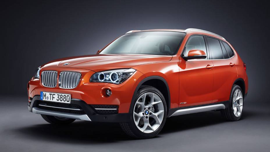 SUV foi apresentado em Nova York e recebeu uma série de mudanças em seu exterior | <a href="https://beta-develop.quatrorodas.abril.com.br/saloes/nova-york/2012/bmw-x1-681222.shtml" rel="migration">Leia mais</a>