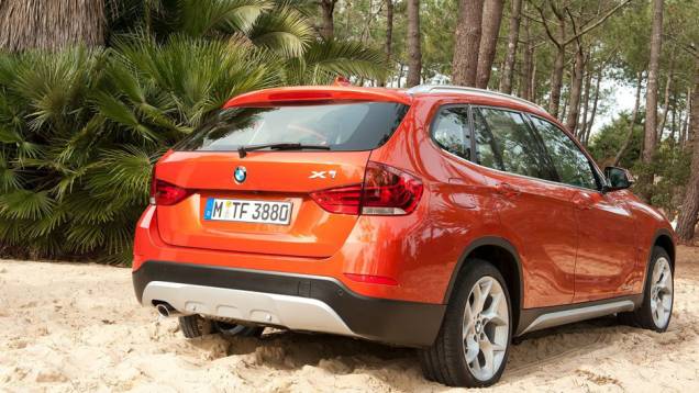 | <a href="https://beta-develop.quatrorodas.abril.com.br/saloes/nova-york/2012/bmw-x1-681222.shtml" rel="migration">Leia mais</a> | <a href="https://beta-develop.quatrorodas.abril.com.br/saloes/nova-york/2012/bmw-x1-681222.shtml" rel="migration">Leia mais</a>