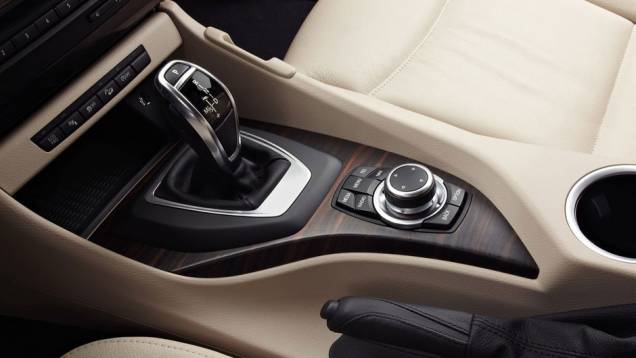 | <a href="https://beta-develop.quatrorodas.abril.com.br/saloes/nova-york/2012/bmw-x1-681222.shtml" rel="migration">Leia mais</a> | <a href="https://beta-develop.quatrorodas.abril.com.br/saloes/nova-york/2012/bmw-x1-681222.shtml" rel="migration">Leia mais</a>