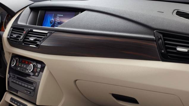| <a href="https://beta-develop.quatrorodas.abril.com.br/saloes/nova-york/2012/bmw-x1-681222.shtml" rel="migration">Leia mais</a> | <a href="https://beta-develop.quatrorodas.abril.com.br/saloes/nova-york/2012/bmw-x1-681222.shtml" rel="migration">Leia mais</a>