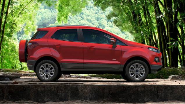 Design agressivo e linha de cintura elevada são marcas registradas do modelo; a parte inferior pintada de cinza disfarça a altura do carro | <a href="https://beta-develop.quatrorodas.abril.com.br/carros/lancamentos/ford-ecosport-695845.shtml" rel="migration">Leia mais</a> Design agressivo e linha de cintura elevada são marcas registradas do modelo; a parte inferior pintada de cinza disfarça a altura do carro | <a href="https://beta-develop.quatrorodas.abril.com.br/carros/lancamentos/ford-ecosport-695845.shtml" rel="migration">Leia mais</a>