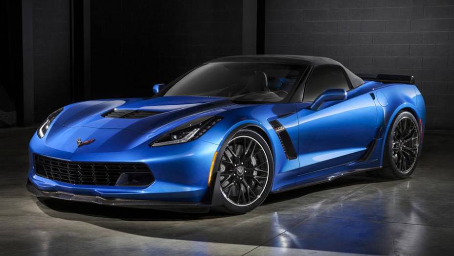 Faltando poucos dias para o Salão de Nova York, a GM liberou as primeiras fotos de sua maior atração: o Corvette Z06 Conversível | <a href="https://beta-develop.quatrorodas.abril.com.br/noticias/fabricantes/gm-revela-corvette-z06-conversivel-779627.shtml" rel="migration">Leia mais</a>