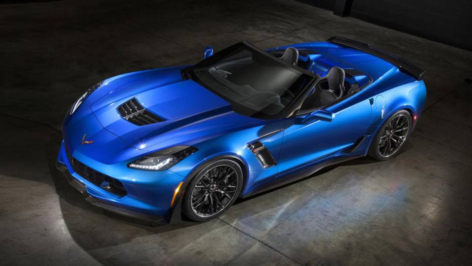 Sem a capota, o modelo consegue ser ainda mais belo que o cupê | <a href="https://beta-develop.quatrorodas.abril.com.br/noticias/fabricantes/gm-revela-corvette-z06-conversivel-779627.shtml" rel="migration">Leia mais</a>