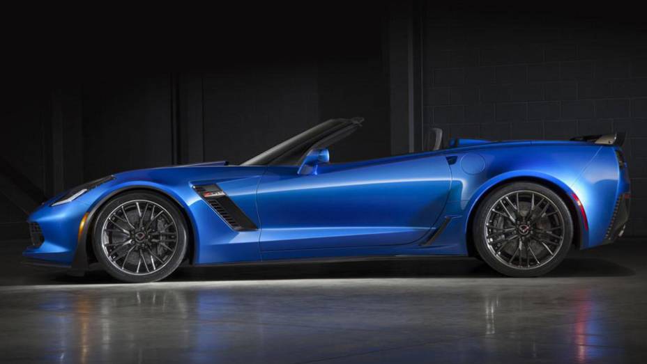 As entradas de ar laterais não são apenas estéticas: elas realmente servem para manter a temperatura do motor V8 | <a href="https://beta-develop.quatrorodas.abril.com.br/noticias/fabricantes/gm-revela-corvette-z06-conversivel-779627.shtml" rel="migration">Leia mais</a> As entradas de ar laterais não são apenas estéticas: elas realmente servem para manter a temperatura do motor V8 | <a href="https://beta-develop.quatrorodas.abril.com.br/noticias/fabricantes/gm-revela-corvette-z06-conversivel-779627.shtml" rel="migration">Leia mais</a>