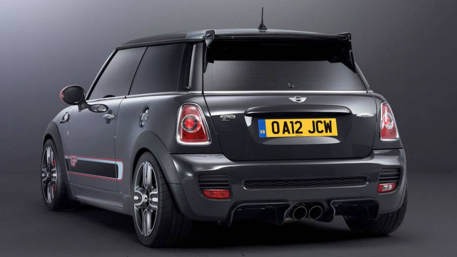 Ele promete ser ainda mais potente que o John Cooper Works... | <a href="https://beta-develop.quatrorodas.abril.com.br/saloes/paris/2012/mini-john-cooper-works-gp-702374.shtml" rel="migration">Leia mais</a>