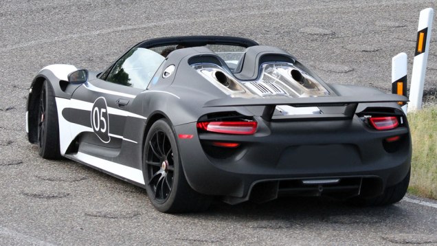Em termos de dirigibilidade, haver&aacute; cinco modos de dire&ccedil;&atilde;o | <a href="https://beta-develop.quatrorodas.abril.com.br/noticias/fabricantes/porsche-fornece-especificacoes-918-spyder-741568.shtml" rel="migration">Leia mais</a>