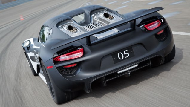 Do mais econ&ocirc;mico E-Power (100% el&eacute;trico, autonomia de 30 km), ao bot&atilde;o Hot Lap | <a href="https://beta-develop.quatrorodas.abril.com.br/noticias/fabricantes/porsche-fornece-especificacoes-918-spyder-741568.shtml" rel="migration">Leia mais</a>