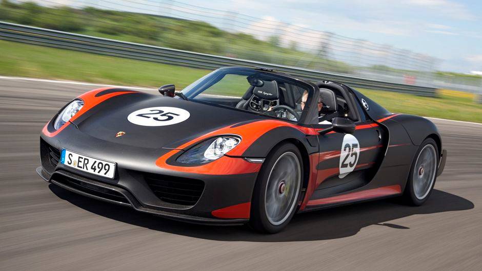 Assim, somando o motor V8 a gasolina (608 cv), a potência total entregue é de 887 cv | <a href="https://beta-develop.quatrorodas.abril.com.br/noticias/fabricantes/porsche-fornece-especificacoes-918-spyder-741568.shtml" rel="migration">Leia mais</a> Assim, somando o motor V8 a gasolina (608 cv), a potência total entregue é de 887 cv | <a href="https://beta-develop.quatrorodas.abril.com.br/noticias/fabricantes/porsche-fornece-especificacoes-918-spyder-741568.shtml" rel="migration">Leia mais</a>
