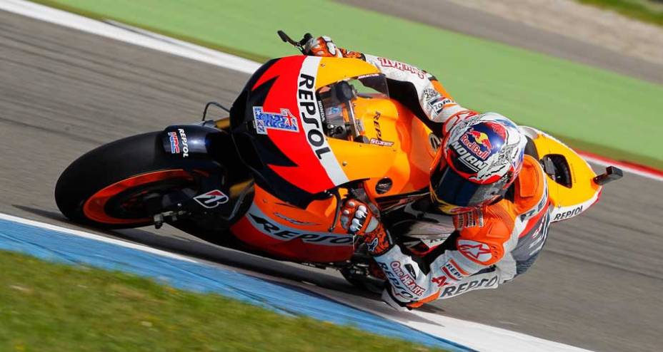 Casey Stoner de novo na briga pelo título