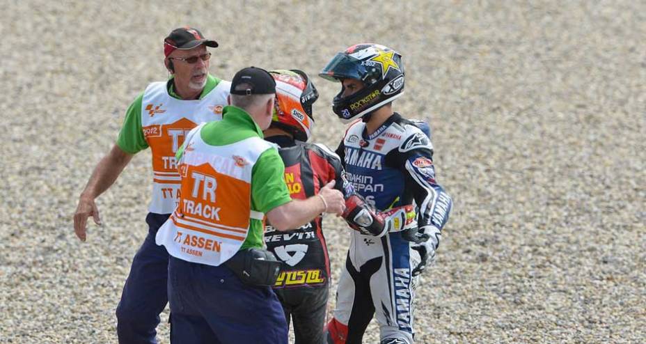 Lorenzo e Bautista discutem após acidente Lorenzo e Bautista discutem após acidente