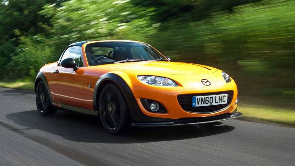 Al&eacute;m do motor, a suspens&atilde;o tamb&eacute;m foi modificada e pode ser ajustada de acordo com as condi&ccedil;&otilde;es da pista | <a href="https://beta-develop.quatrorodas.abril.com.br/noticias/mazda-mostra-mx-5-especial-goodwood-324164_p.shtml" target="_blank" rel="migration">Leia mais</a>
