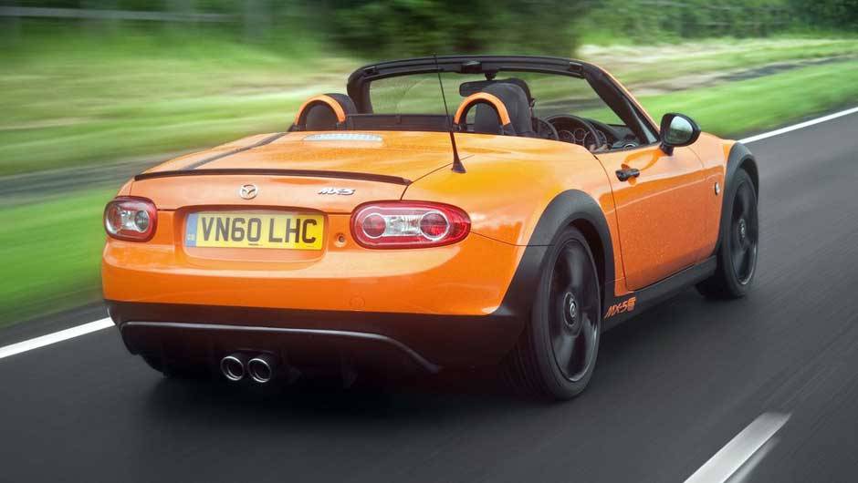 Esta &eacute; a vers&atilde;o de rua, mas se o propriet&aacute;rio optar por us&aacute;-lo nas pistas, poder&aacute; encomendar o MX-5 GT com santantonios | <a href="https://beta-develop.quatrorodas.abril.com.br/noticias/mazda-mostra-mx-5-especial-goodwood-324164_p.shtml" target="_blank" rel="migration">Leia mais</a>