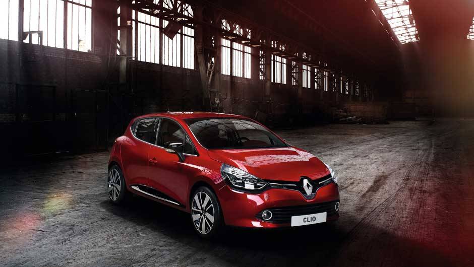 A vers&atilde;o oferece oferecendo de s&eacute;rie itens como freios ABS com EBD, 4 airbags, controle de estabilidade (ESP), hill holder e piloto autom&aacute;tico | <a href="%20https://beta-develop.quatrorodas.abril.com.br/saloes/paris/2012/renault-clio-702424.shtml" rel="migration">Leia mais</a>