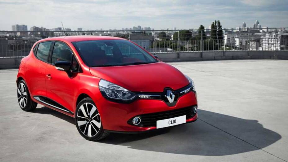 A versão topo de linha é a ENERGY dCi 90 Dynamique | <a href="https://beta-develop.quatrorodas.abril.com.br/saloes/paris/2012/renault-clio-702424.shtml" rel="migration">Leia mais</a>