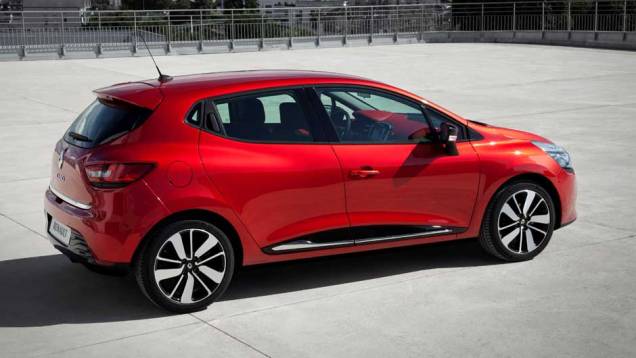 O preço da versão de topo é de 19.900 euros. | <a href="https://beta-develop.quatrorodas.abril.com.br/saloes/paris/2012/renault-clio-702424.shtml" rel="migration">Leia mais</a> O preço da versão de topo é de 19.900 euros. | <a href="https://beta-develop.quatrorodas.abril.com.br/saloes/paris/2012/renault-clio-702424.shtml" rel="migration">Leia mais</a>