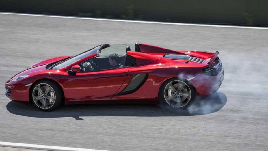 3.8 V8 biturbo gera 625 cavalos de potência | <a href="https://beta-develop.quatrorodas.abril.com.br/saloes/paris/2012/mclaren-mp4-12c-spider-703295.shtml" rel="migration">Leia mais</a> 3.8 V8 biturbo gera 625 cavalos de potência | <a href="https://beta-develop.quatrorodas.abril.com.br/saloes/paris/2012/mclaren-mp4-12c-spider-703295.shtml" rel="migration">Leia mais</a>