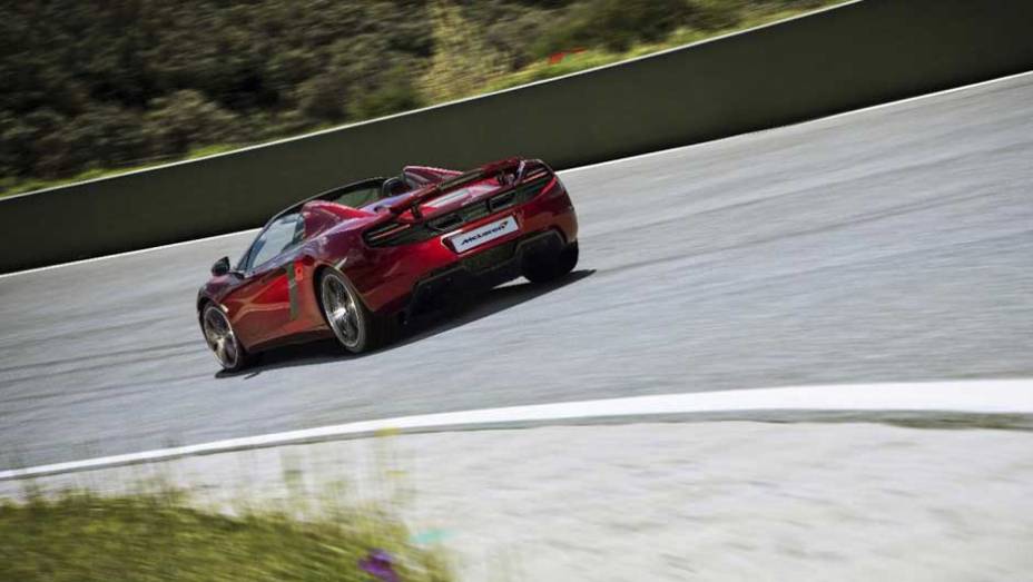 MP4-12C Spider tem rodas de aro 19" | <a href="https://beta-develop.quatrorodas.abril.com.br/saloes/paris/2012/mclaren-mp4-12c-spider-703295.shtml" rel="migration">Leia mais</a> MP4-12C Spider tem rodas de aro 19" | <a href="https://beta-develop.quatrorodas.abril.com.br/saloes/paris/2012/mclaren-mp4-12c-spider-703295.shtml" rel="migration">Leia mais</a>