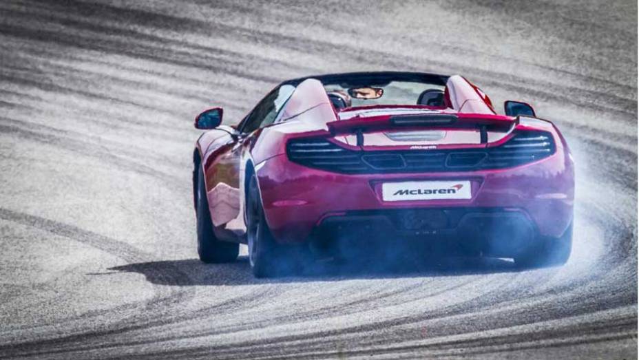 | <a href="https://beta-develop.quatrorodas.abril.com.br/saloes/paris/2012/mclaren-mp4-12c-spider-703295.shtml" rel="migration">Leia mais</a> | <a href="https://beta-develop.quatrorodas.abril.com.br/saloes/paris/2012/mclaren-mp4-12c-spider-703295.shtml" rel="migration">Leia mais</a>