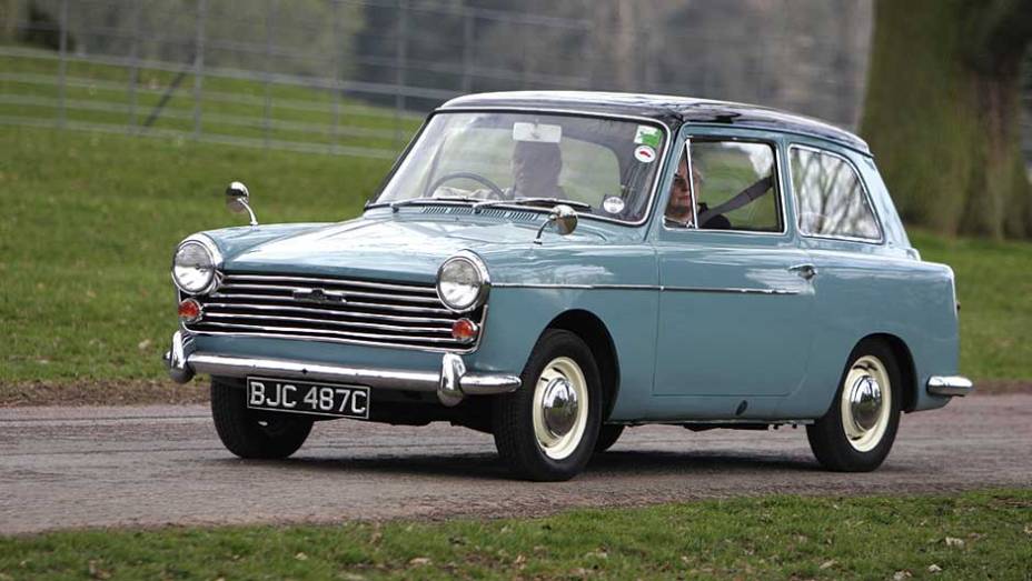 Austin A40 Farina: este belo cupê inglês tinha linhas elegantes pouco comuns para os carros da época | <a href="https://beta-develop.quatrorodas.abril.com.br/noticias/sergio-pininfarina-morre-aos-85-anos-324190_p.shtml" target="_blank" rel="migration">Leia mais</a>