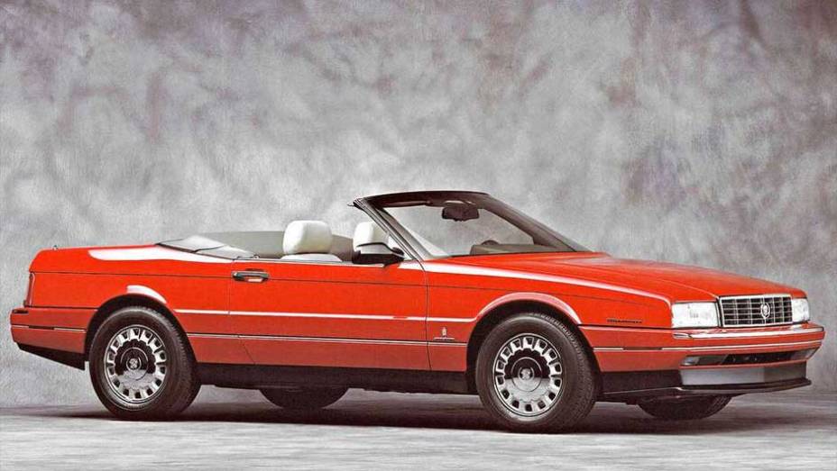 Cadillac Allante: nem os americanos resistiram à criatividade do estúdio italiano e encomendaram este conversível nos anos 80 | <a href="https://beta-develop.quatrorodas.abril.com.br/noticias/sergio-pininfarina-morre-aos-85-anos-324190_p.shtml" target="_blank" rel="migration">Leia mais</a>