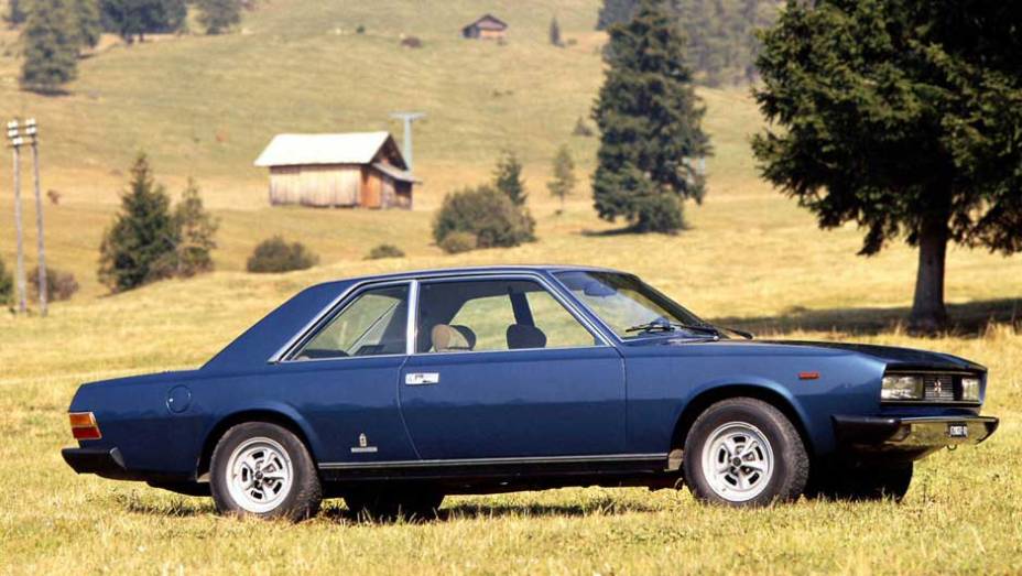 Fiat 130 Coupe: lançado em 1969, tinha como meta rivalizar com os luxuosos modelos de Jaguar, BMW e Mercedes-Benz | <a href="https://beta-develop.quatrorodas.abril.com.br/noticias/sergio-pininfarina-morre-aos-85-anos-324190_p.shtml" target="_blank" rel="migration">Leia mais</a>