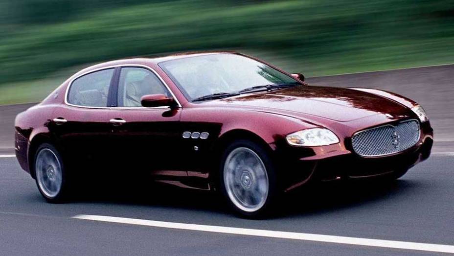 Maserati Quattroporte Executive GT: um dos primeiros sedãs de alto luxo, usa um nome famoso no passado | <a href="https://beta-develop.quatrorodas.abril.com.br/noticias/sergio-pininfarina-morre-aos-85-anos-324190_p.shtml" target="_blank" rel="migration">Leia mais</a>