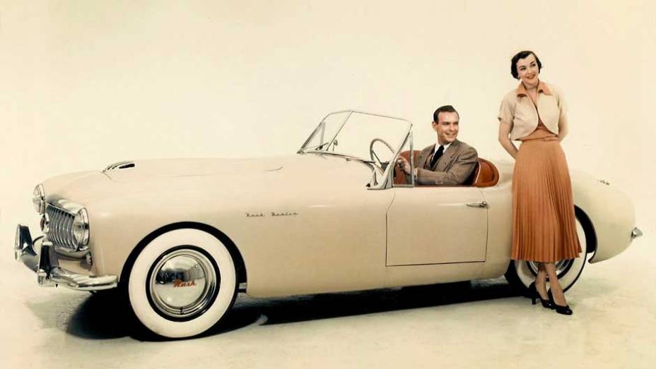 Nash Healey: projetado para o mercado norte-americano, foi vendido entre 1951 e 1954 e serviu de vitrine para os demais veículos da marca | <a href="https://beta-develop.quatrorodas.abril.com.br/noticias/sergio-pininfarina-morre-aos-85-anos-324190_p.shtml" target="_blank" rel="migration"></a>