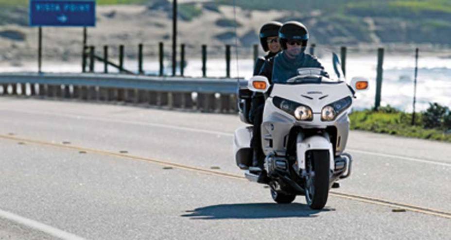 Bastante luxuosa, a Gold Wing tem at&eacute; airbags | <a href="https://beta-develop.quatrorodas.abril.com.br/moto/noticias/nova-gold-wing-691786.shtml" rel="migration">Leia mais</a>