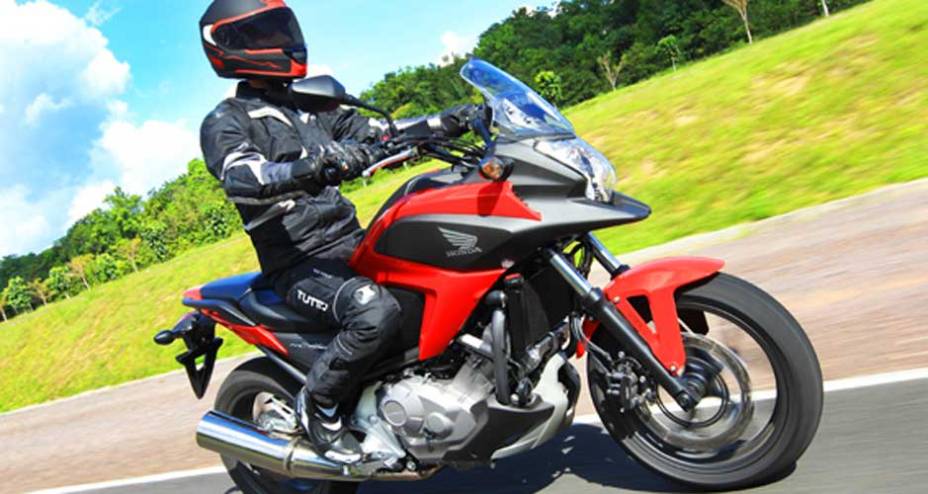 A Honda espera comercializar 300 unidades por m&ecirc;s | <a href="https://beta-develop.quatrorodas.abril.com.br/moto/noticias/honda-nc-700x-made-in-manaus-691787.shtml" rel="migration">Leia mais</a>
