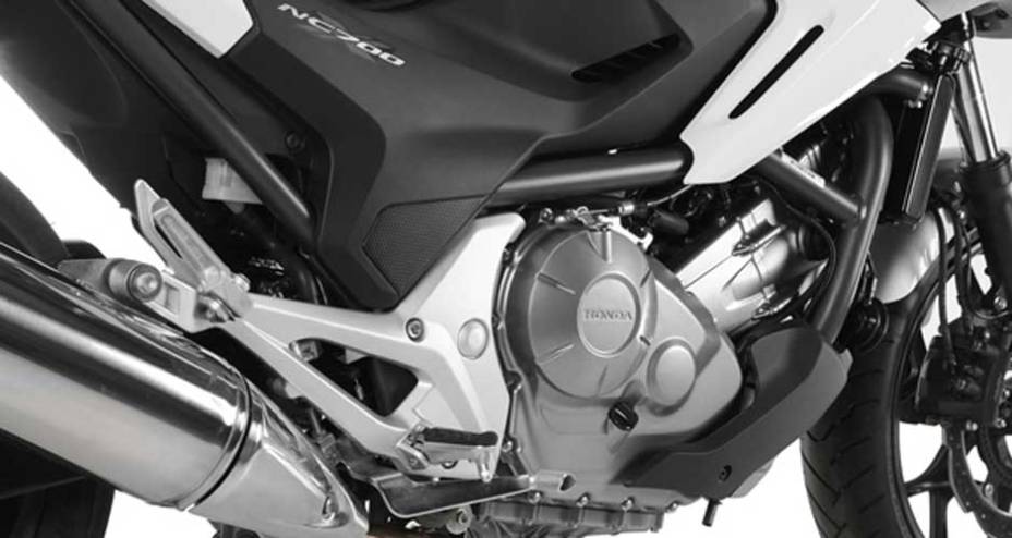 Motor é bicilíndrico em linha de 669,6 cc | <a href="https://beta-develop.quatrorodas.abril.com.br/moto/noticias/honda-nc-700x-made-in-manaus-691787.shtml" rel="migration">Leia mais</a>