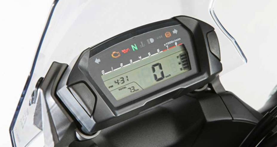 Painel digital oferece f&aacute;cil leitura | <a href="https://beta-develop.quatrorodas.abril.com.br/moto/noticias/honda-nc-700x-made-in-manaus-691787.shtml" rel="migration">Leia mais</a>