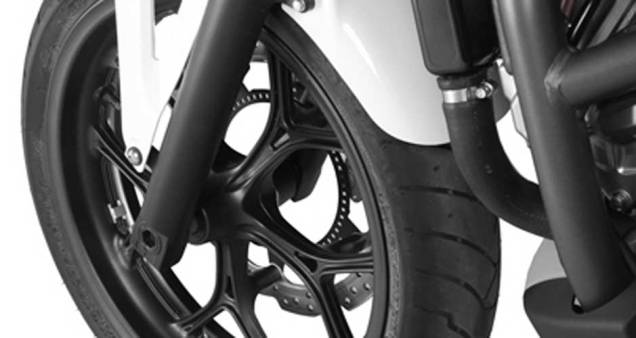 Na versão com freios Combined ABS (C-ABS), a dianteira recebe pinças de três pistões | <a href="https://beta-develop.quatrorodas.abril.com.br/moto/noticias/honda-nc-700x-made-in-manaus-691787.shtml" rel="migration">Leia mais</a> Na versão com freios Combined ABS (C-ABS), a dianteira recebe pinças de três pistões | <a href="https://beta-develop.quatrorodas.abril.com.br/moto/noticias/honda-nc-700x-made-in-manaus-691787.shtml" rel="migration">Leia mais</a>