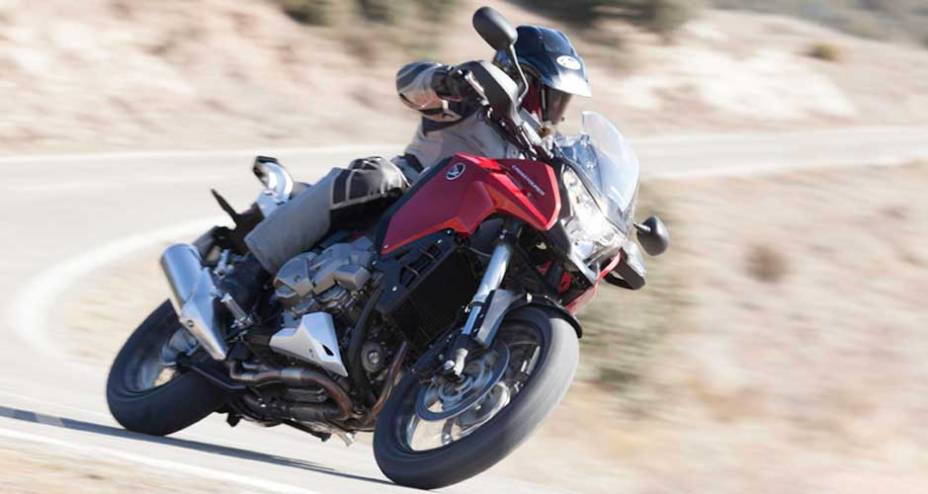 Um dos modelos mais luxuosos da Honda, a VFR começa a ser trazida para cá | <a href="https://beta-develop.quatrorodas.abril.com.br/moto/noticias/vfr-1200x-crosstourer-chega-outubro-691788.shtml" rel="migration">Leia mais</a> Um dos modelos mais luxuosos da Honda, a VFR começa a ser trazida para cá | <a href="https://beta-develop.quatrorodas.abril.com.br/moto/noticias/vfr-1200x-crosstourer-chega-outubro-691788.shtml" rel="migration">Leia mais</a>
