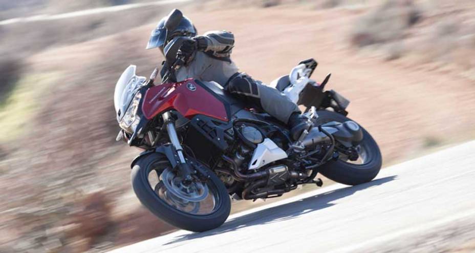 Suas vendas começam no Brasil a partir de outubro | <a href="https://beta-develop.quatrorodas.abril.com.br/moto/noticias/vfr-1200x-crosstourer-chega-outubro-691788.shtml" rel="migration">Leia mais</a> Suas vendas começam no Brasil a partir de outubro | <a href="https://beta-develop.quatrorodas.abril.com.br/moto/noticias/vfr-1200x-crosstourer-chega-outubro-691788.shtml" rel="migration">Leia mais</a>