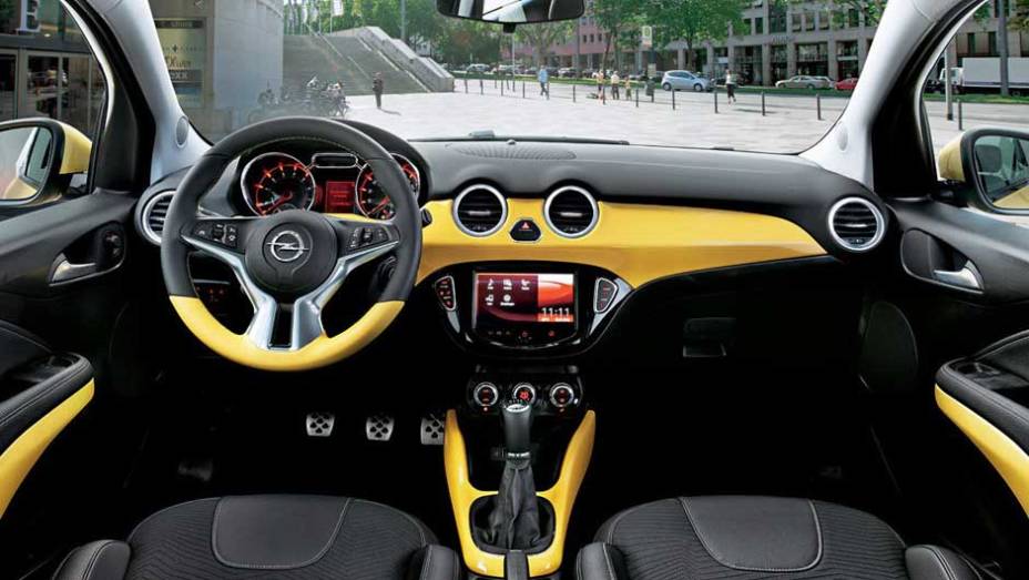 Interior do Adam poderá ser customizado com dois tons de cores | <a href="https://beta-develop.quatrorodas.abril.com.br/saloes/paris/2012/opel-adam-702610.shtml" rel="migration">Leia mais</a>