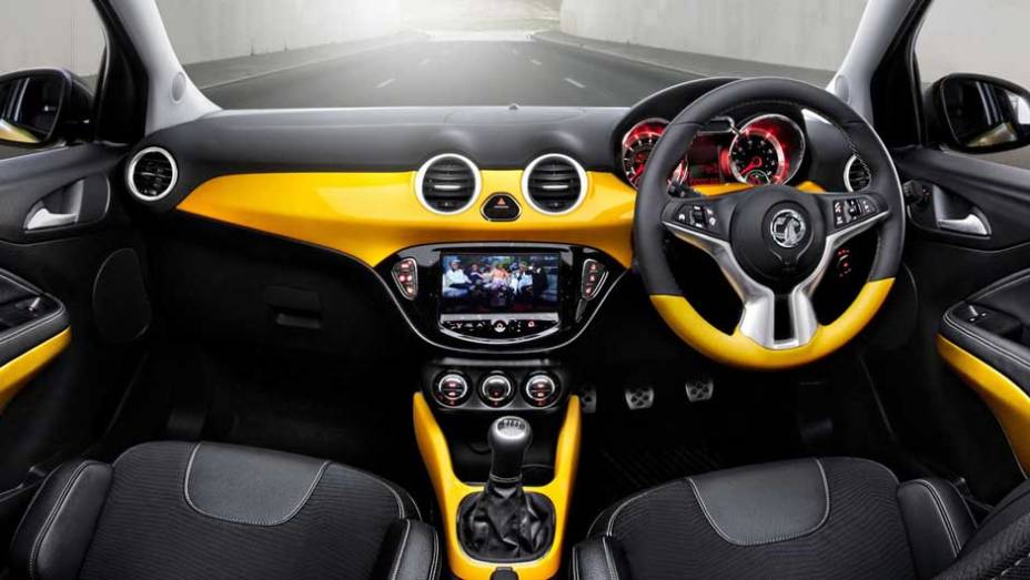 Modelo será vendido também com mão inglesa, pela Vauxhall | <a href="https://beta-develop.quatrorodas.abril.com.br/saloes/paris/2012/opel-adam-702610.shtml" rel="migration">Leia mais</a>