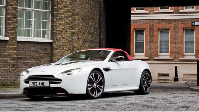 O torque máximo é de 65 mkgf | <a href="https://beta-develop.quatrorodas.abril.com.br/saloes/paris/2012/aston-martin-vantage-v12-roadster-703294.shtml" rel="migration">Leia mais</a> O torque máximo é de 65 mkgf | <a href="https://beta-develop.quatrorodas.abril.com.br/saloes/paris/2012/aston-martin-vantage-v12-roadster-703294.shtml" rel="migration">Leia mais</a>