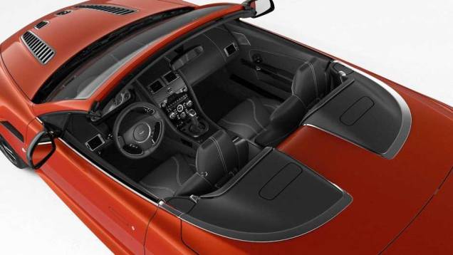 Quem entra em qualquer Aston Martin logo nota a qualidade ímpar do acabamento, com couro e fibra de carbono em uso abundante | <a href="https://beta-develop.quatrorodas.abril.com.br/saloes/paris/2012/aston-martin-vantage-v12-roadster-703294.shtml" rel="migration">Leia mais</a> Quem entra em qualquer Aston Martin logo nota a qualidade ímpar do acabamento, com couro e fibra de carbono em uso abundante | <a href="https://beta-develop.quatrorodas.abril.com.br/saloes/paris/2012/aston-martin-vantage-v12-roadster-703294.shtml" rel="migration">Leia mais</a>